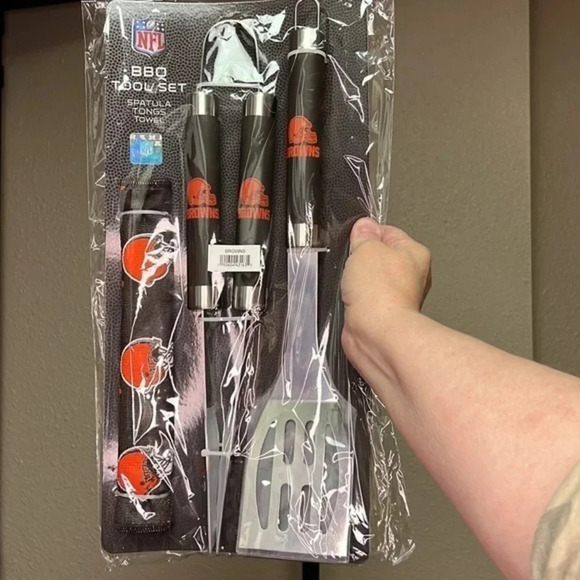 NFL Cleveland Browns tailgating BBQ set!! New in package! Get ready ahead!! - Picture 5 of 5